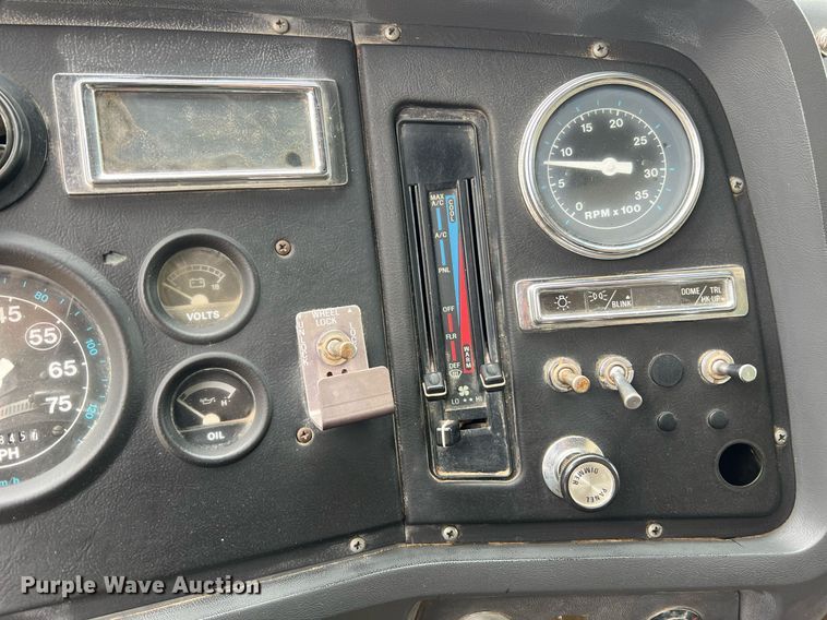 image for item LI9726 1991 Ford L8000  dump truck