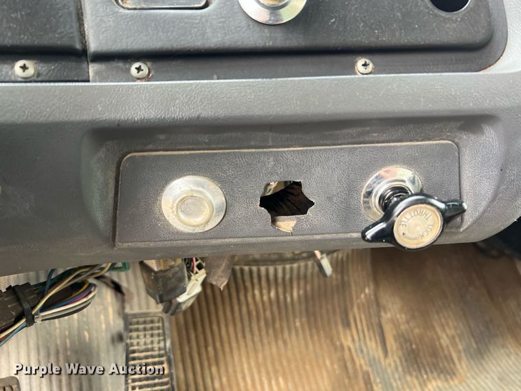 image for item LI9726 1991 Ford L8000  dump truck