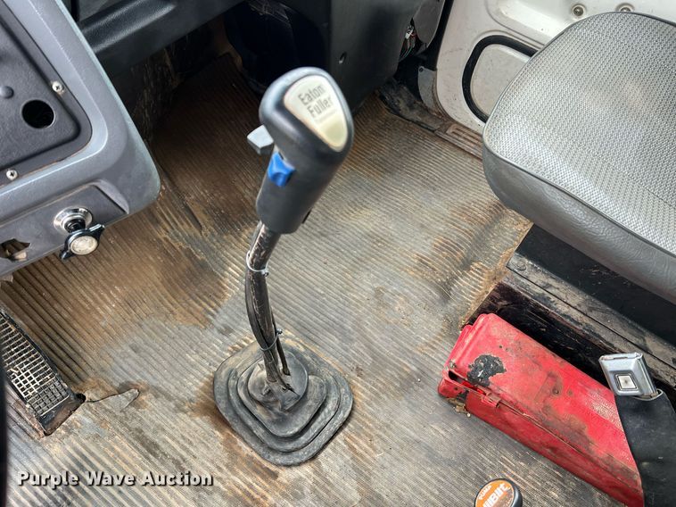 image for item LI9726 1991 Ford L8000  dump truck