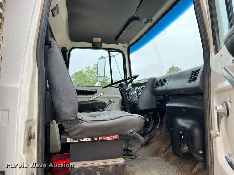 image for item LI9726 1991 Ford L8000  dump truck