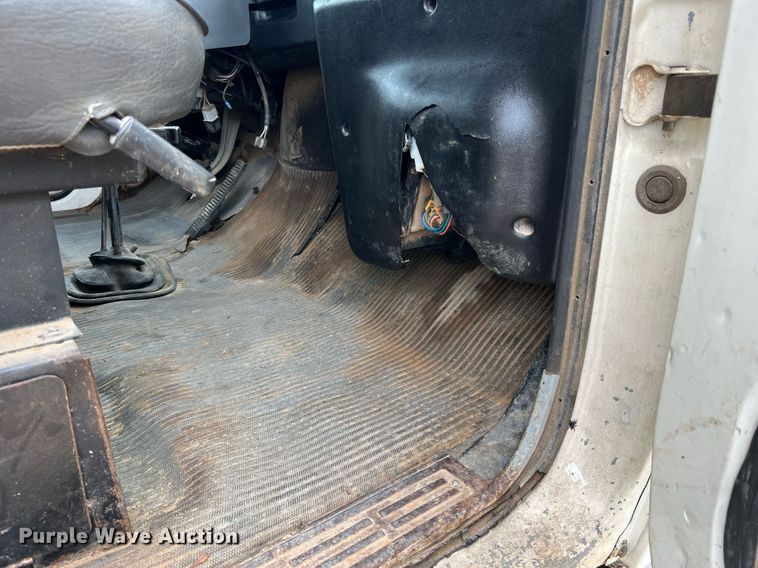 image for item LI9726 1991 Ford L8000  dump truck