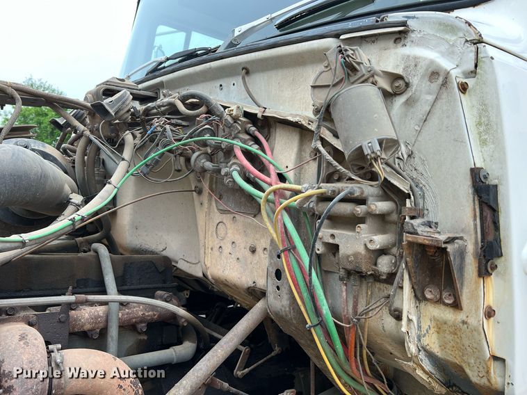 image for item LI9726 1991 Ford L8000  dump truck