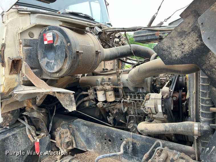 image for item LI9726 1991 Ford L8000  dump truck