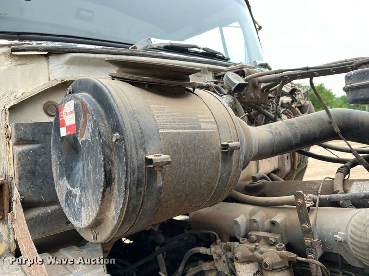 image for item LI9726 1991 Ford L8000  dump truck