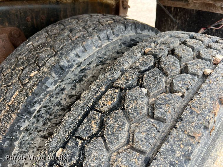 image for item LI9726 1991 Ford L8000  dump truck