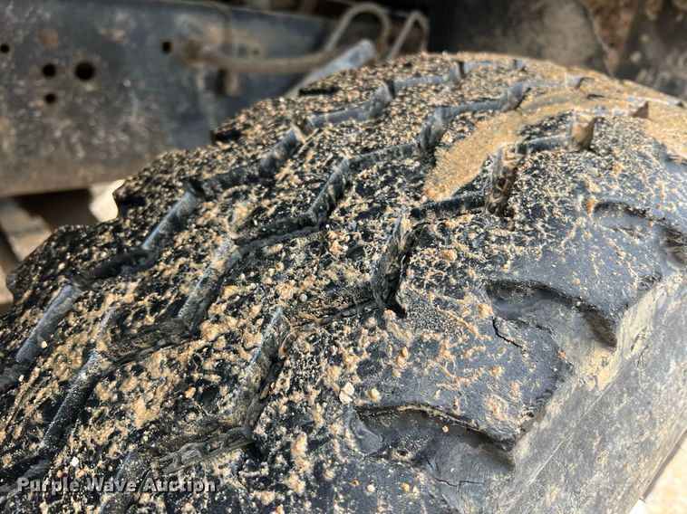 image for item LI9726 1991 Ford L8000  dump truck