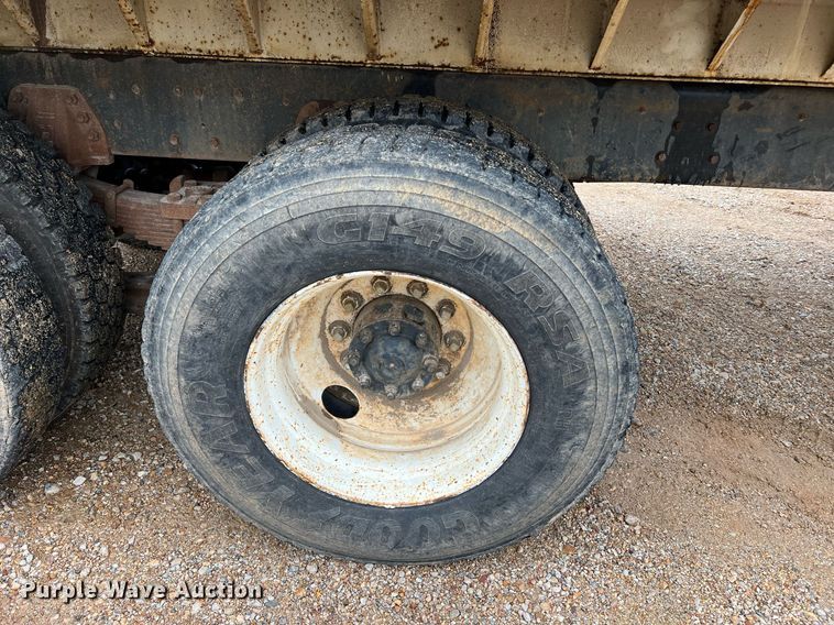 image for item LI9726 1991 Ford L8000  dump truck