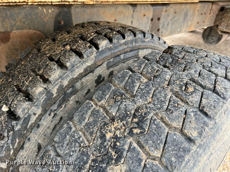 image for item LI9726 1991 Ford L8000  dump truck