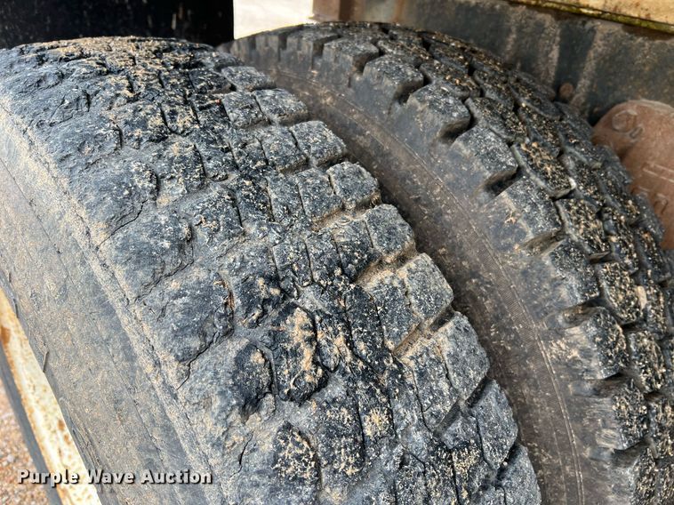 image for item LI9726 1991 Ford L8000  dump truck