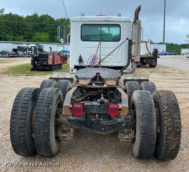 image for item LI9727 1994 Mack CH613  semi truck