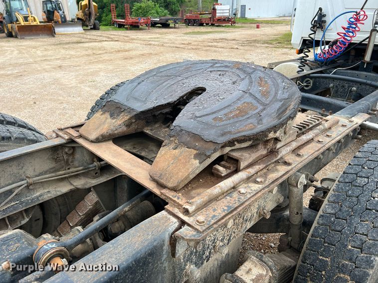 image for item LI9727 1994 Mack CH613  semi truck