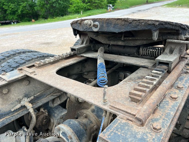 image for item LI9727 1994 Mack CH613  semi truck