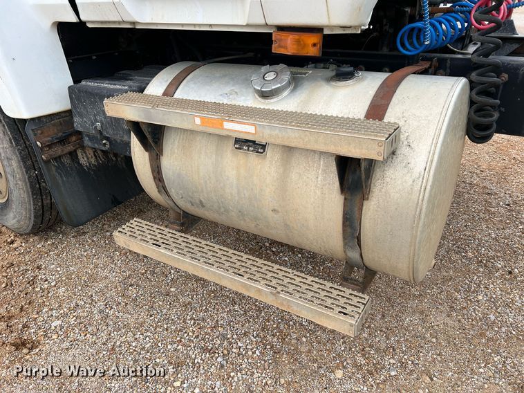 image for item LI9727 1994 Mack CH613  semi truck