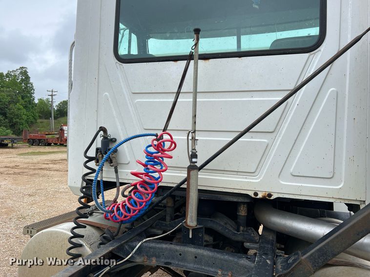 image for item LI9727 1994 Mack CH613  semi truck