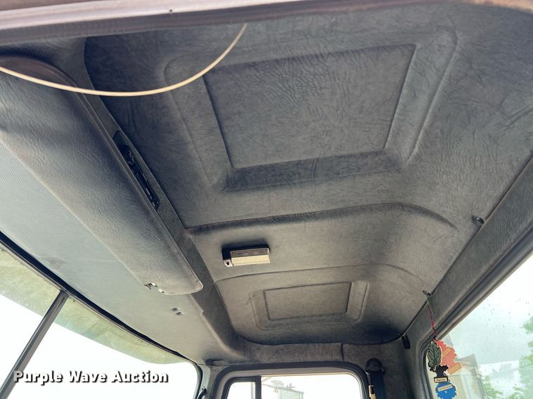 image for item LI9727 1994 Mack CH613  semi truck