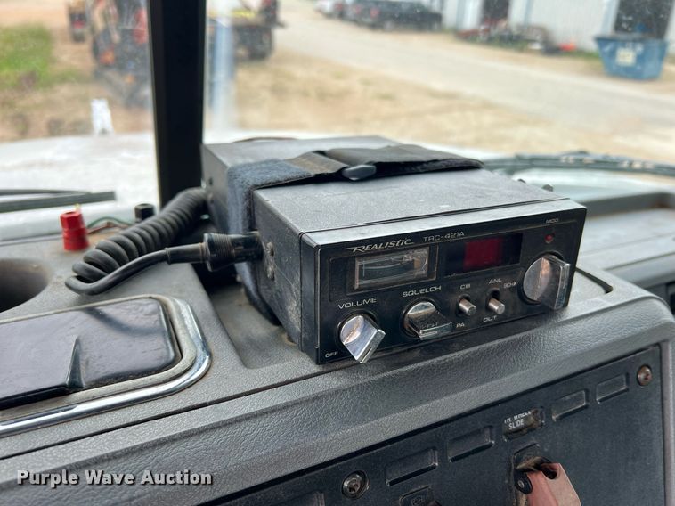 image for item LI9727 1994 Mack CH613  semi truck