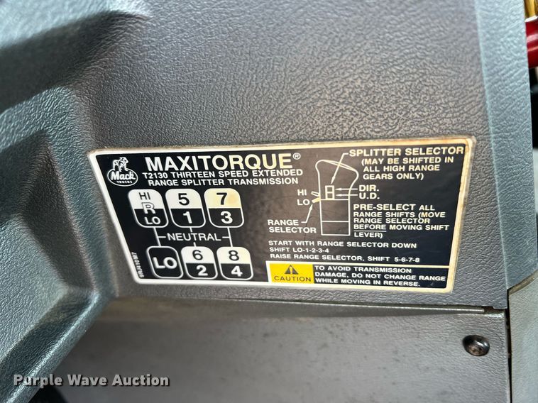 image for item LI9727 1994 Mack CH613  semi truck