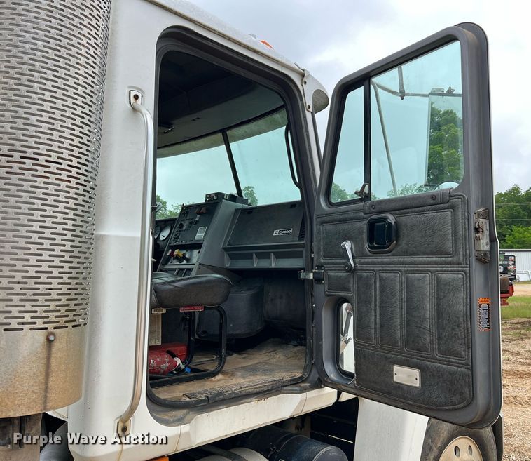 image for item LI9727 1994 Mack CH613  semi truck