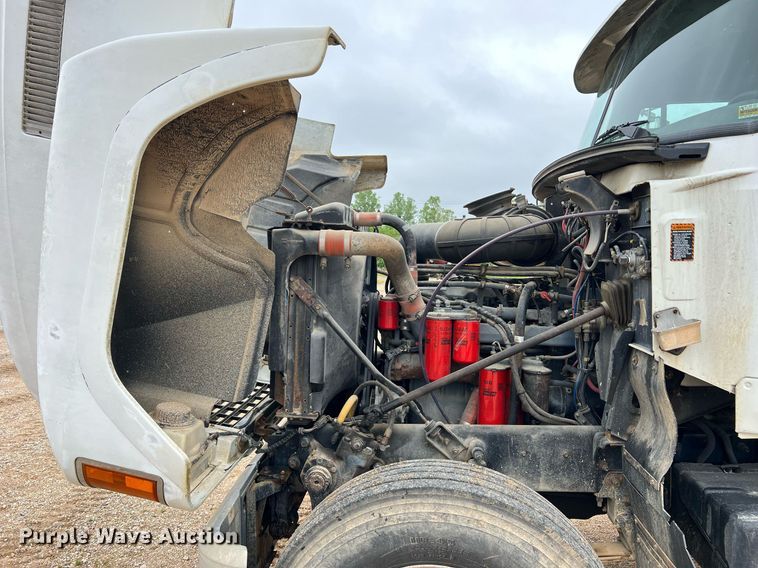 image for item LI9727 1994 Mack CH613  semi truck