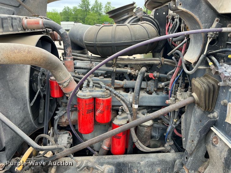 image for item LI9727 1994 Mack CH613  semi truck