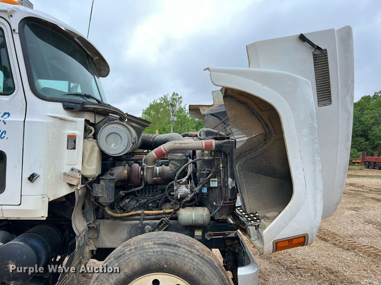 image for item LI9727 1994 Mack CH613  semi truck