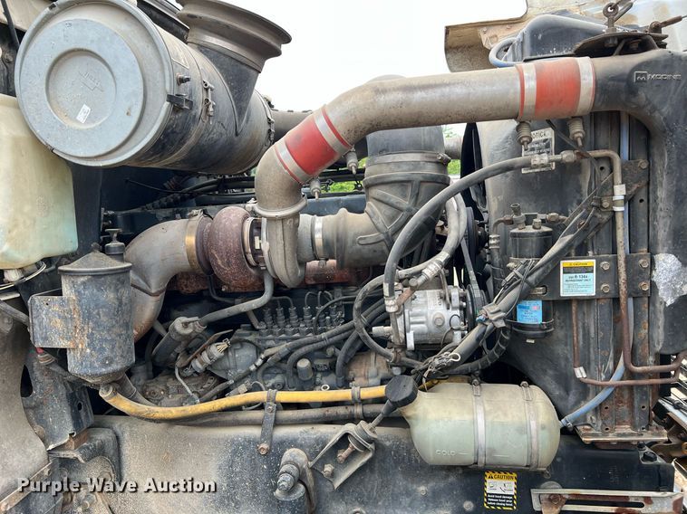 image for item LI9727 1994 Mack CH613  semi truck