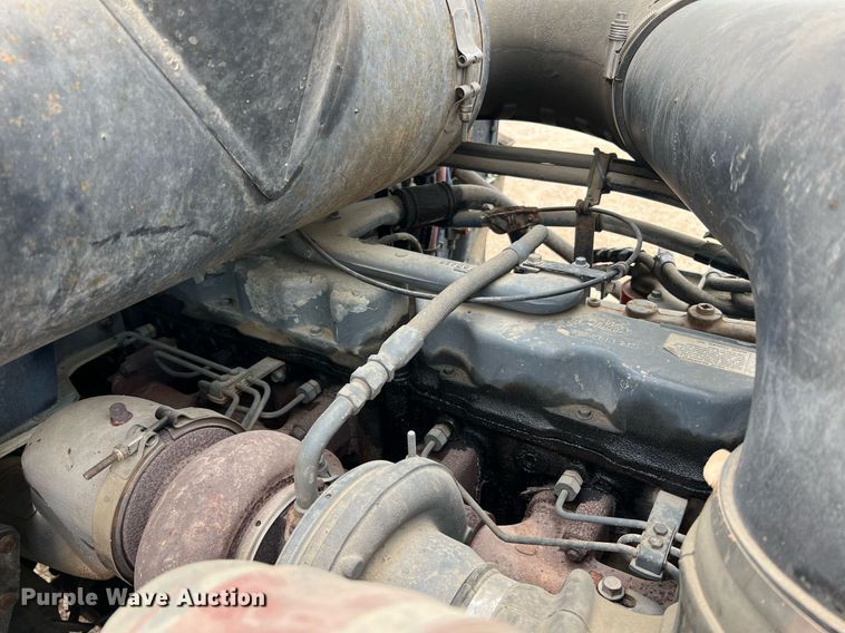 image for item LI9727 1994 Mack CH613  semi truck