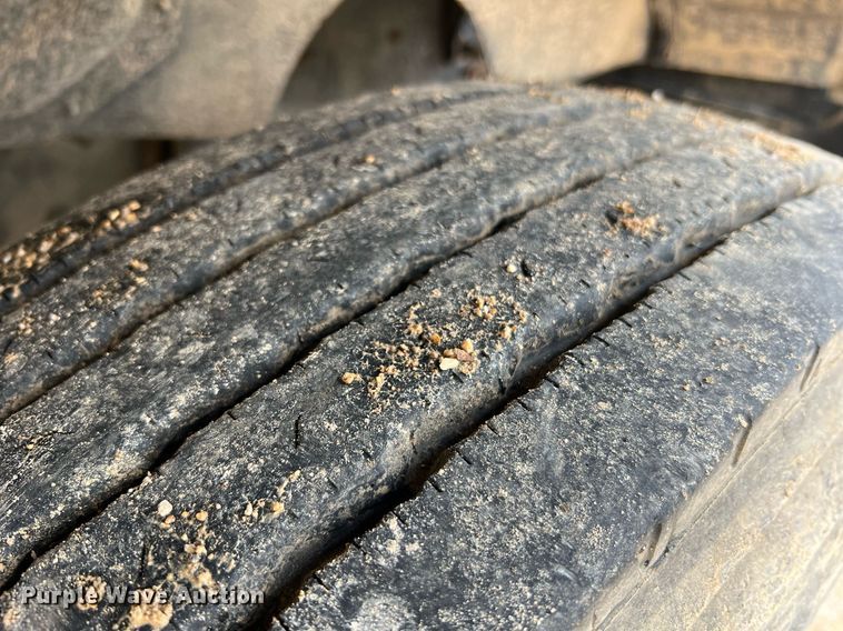 image for item LI9727 1994 Mack CH613  semi truck