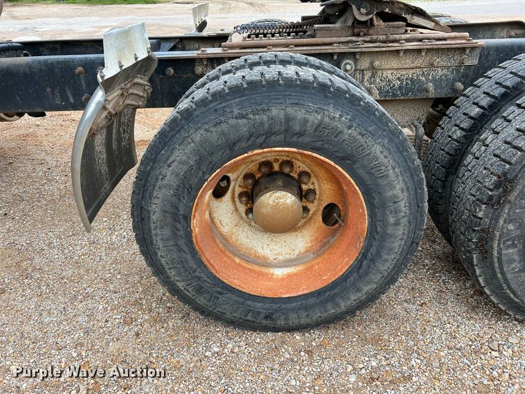 image for item LI9727 1994 Mack CH613  semi truck