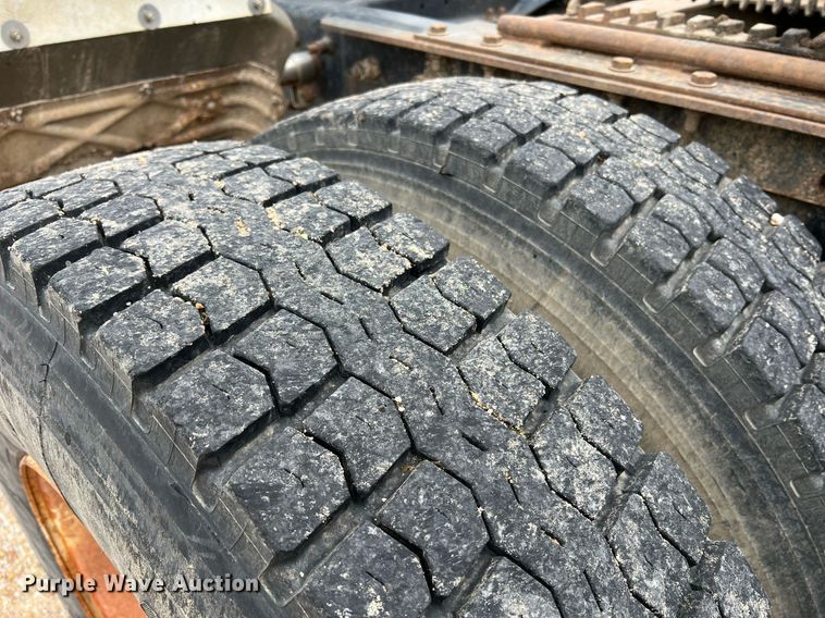 image for item LI9727 1994 Mack CH613  semi truck