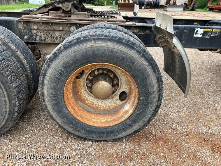 image for item LI9727 1994 Mack CH613  semi truck