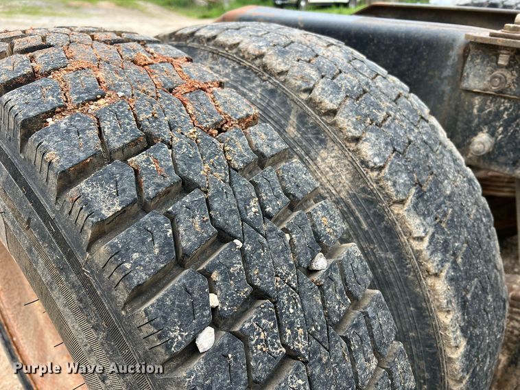 image for item LI9727 1994 Mack CH613  semi truck