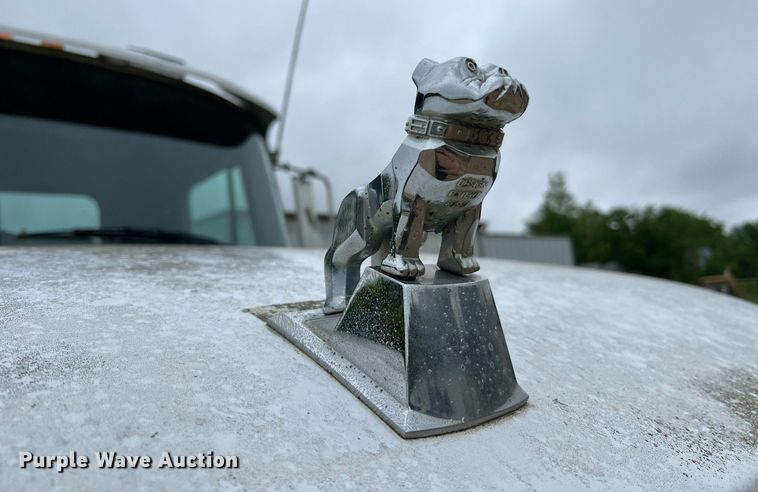 image for item LI9727 1994 Mack CH613  semi truck