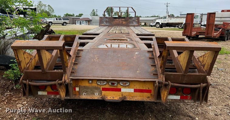 image for item LI9729 1990 Holden HLB43350  drop deck equipment trailer