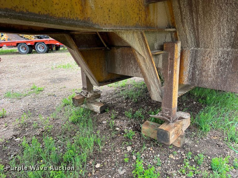 image for item LI9729 1990 Holden HLB43350  drop deck equipment trailer