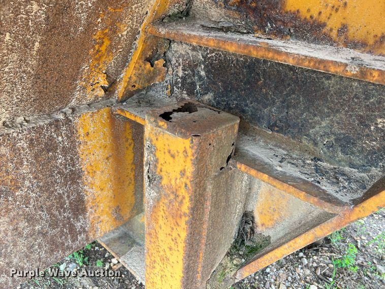 image for item LI9729 1990 Holden HLB43350  drop deck equipment trailer