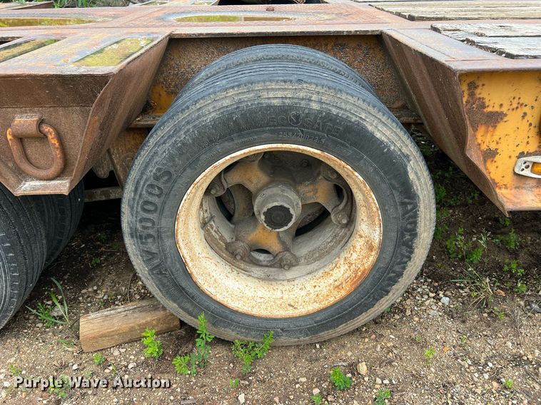 image for item LI9729 1990 Holden HLB43350  drop deck equipment trailer