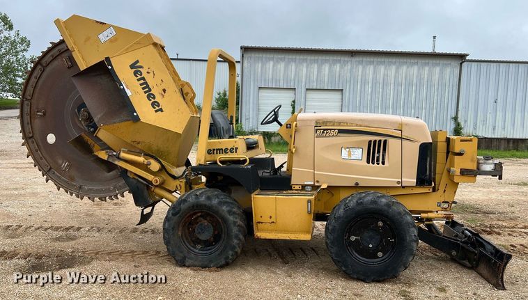 image for item LI9733 2006 Vermeer RT1250  rock saw