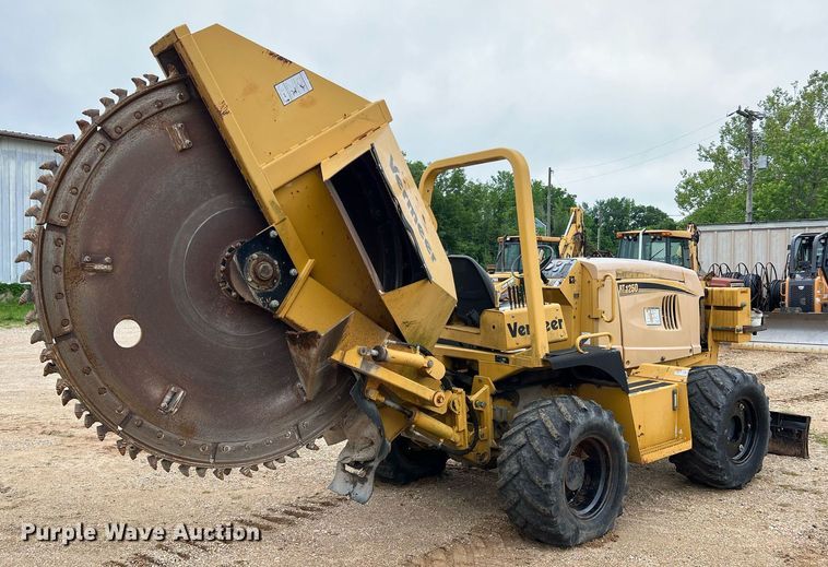 image for item LI9733 2006 Vermeer RT1250  rock saw