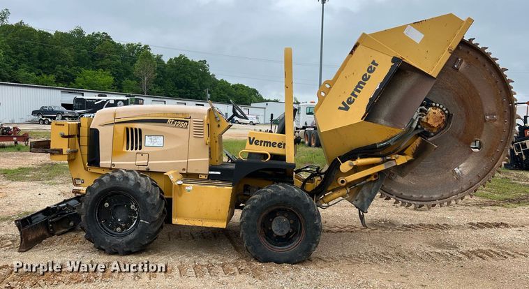 image for item LI9733 2006 Vermeer RT1250  rock saw