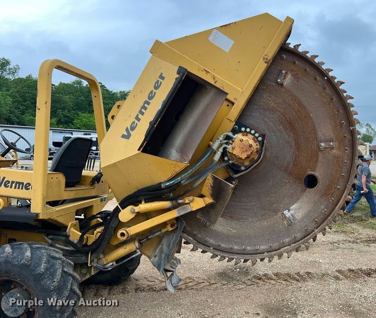 image for item LI9733 2006 Vermeer RT1250  rock saw