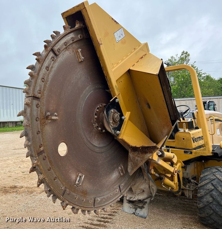 image for item LI9733 2006 Vermeer RT1250  rock saw