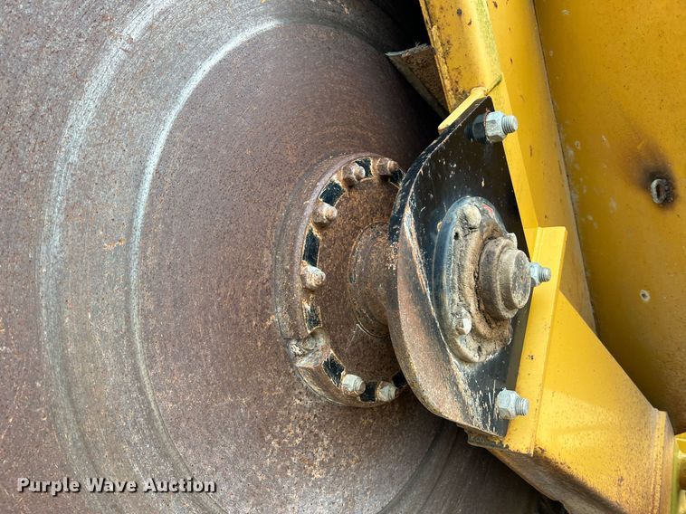 image for item LI9733 2006 Vermeer RT1250  rock saw