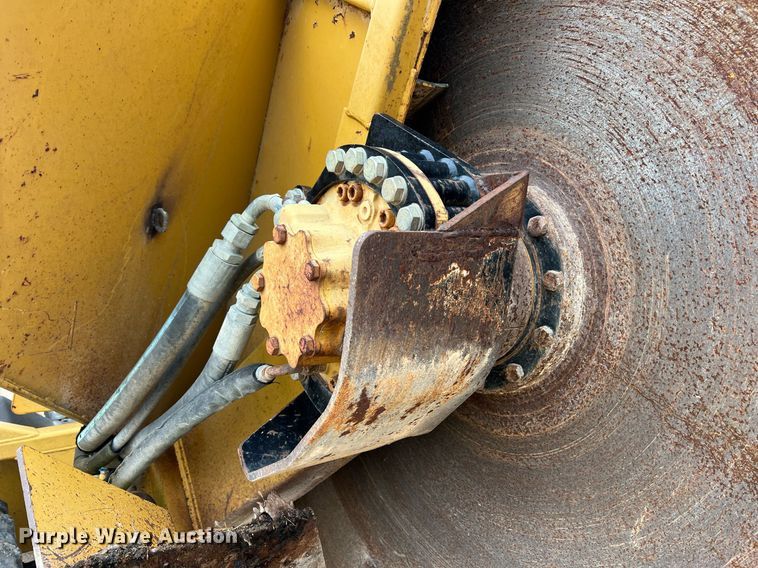 image for item LI9733 2006 Vermeer RT1250  rock saw