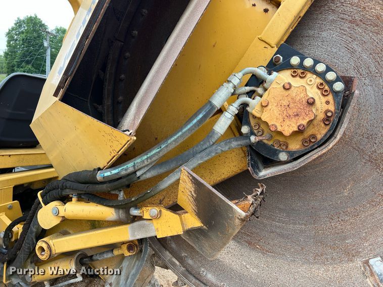 image for item LI9733 2006 Vermeer RT1250  rock saw