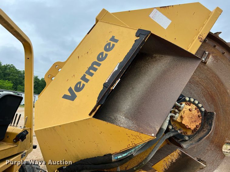 image for item LI9733 2006 Vermeer RT1250  rock saw