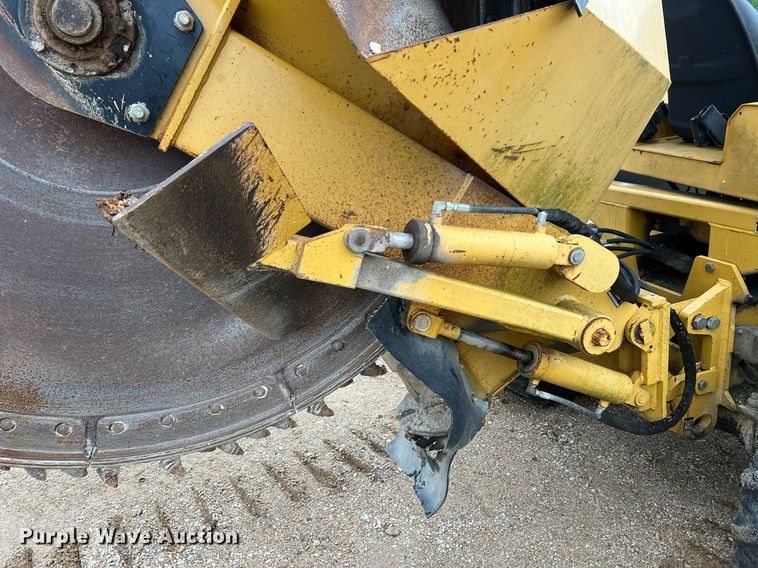 image for item LI9733 2006 Vermeer RT1250  rock saw