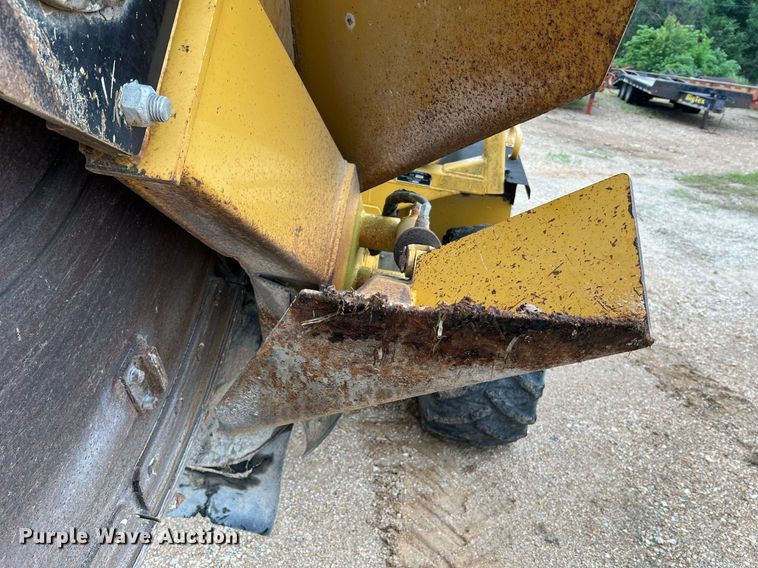 image for item LI9733 2006 Vermeer RT1250  rock saw