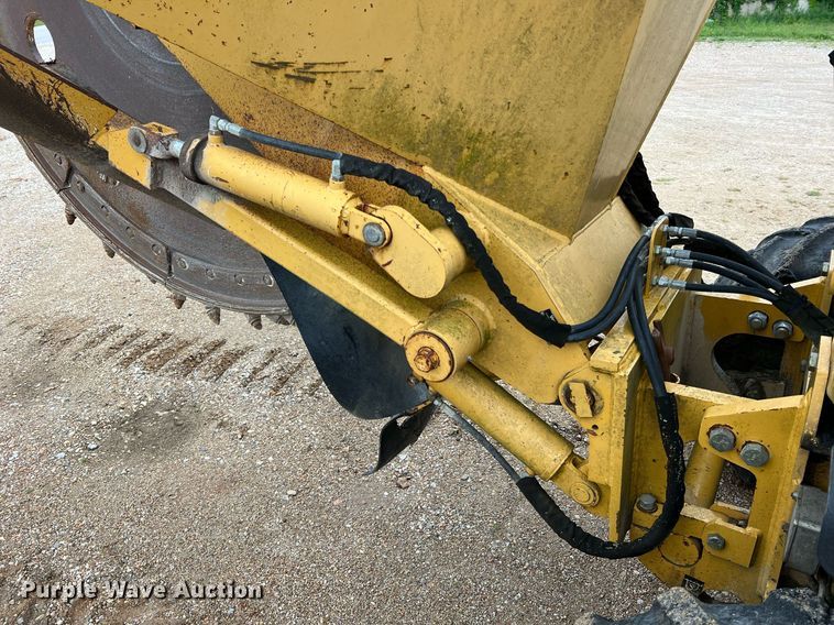 image for item LI9733 2006 Vermeer RT1250  rock saw