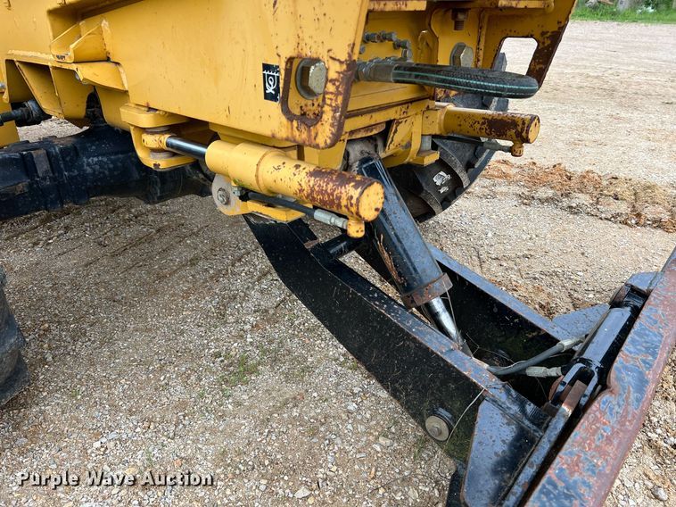 image for item LI9733 2006 Vermeer RT1250  rock saw